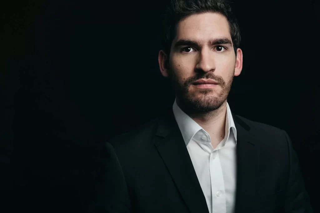 Andre Baleiro baritone - cantor lirico
