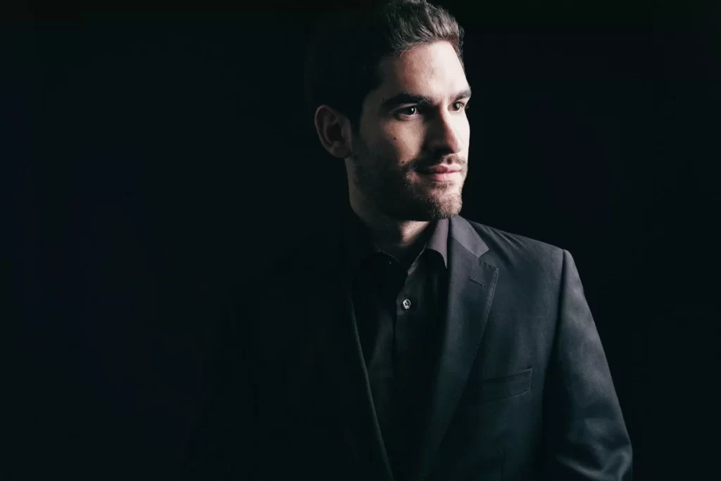Andre Baleiro baritone - cantor lirico